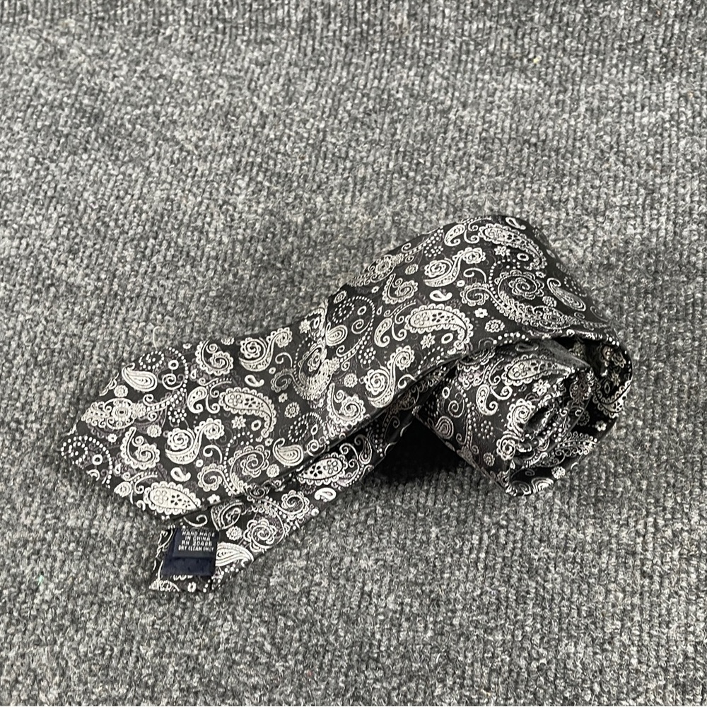 *Pierre Cardin Men’s Paisleys Pattern Necktie